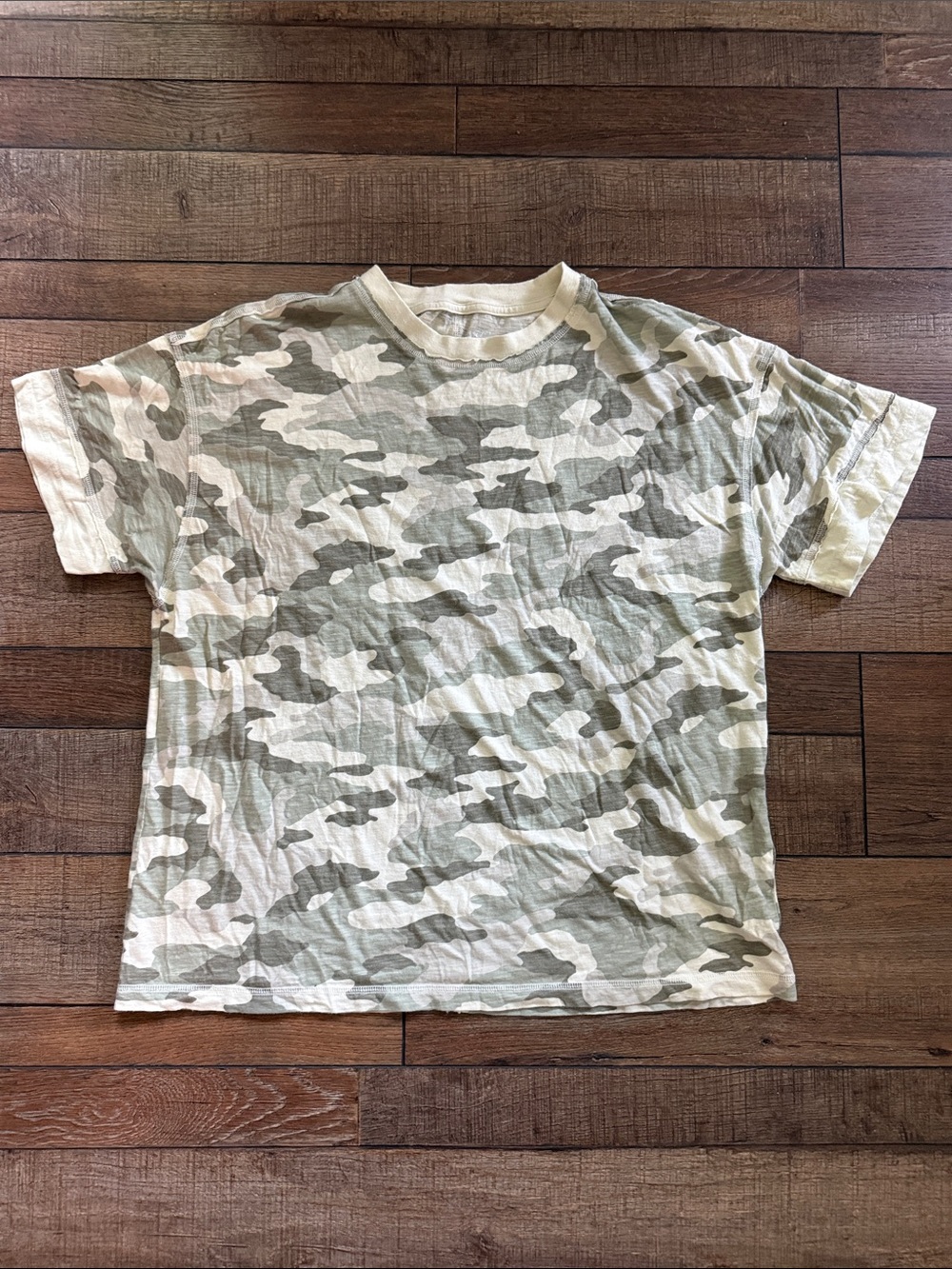 aerie Oversized Boyfriend T-Shirt in Green Camo Size XS